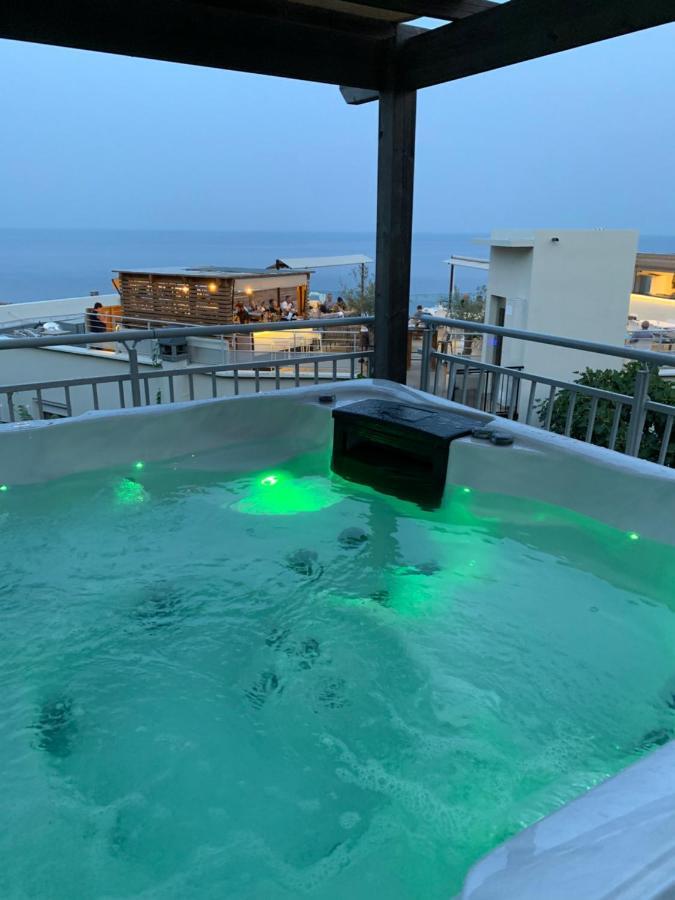 Hotel Calavita Rooftop & Spa San-Martino-di-Lota エクステリア 写真
