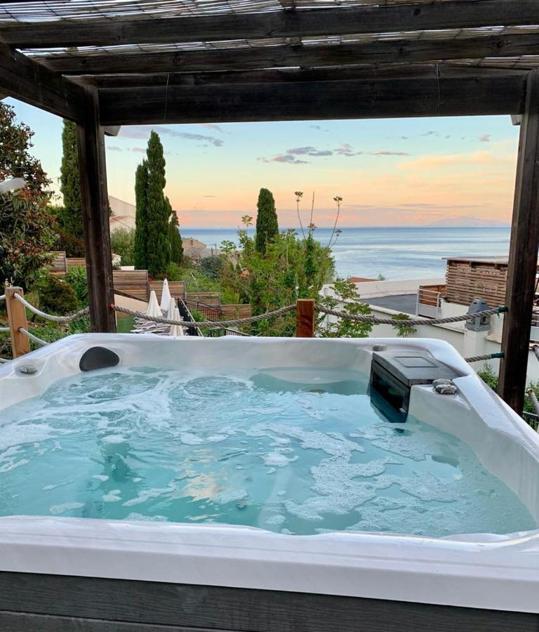 Hotel Calavita Rooftop & Spa San-Martino-di-Lota エクステリア 写真