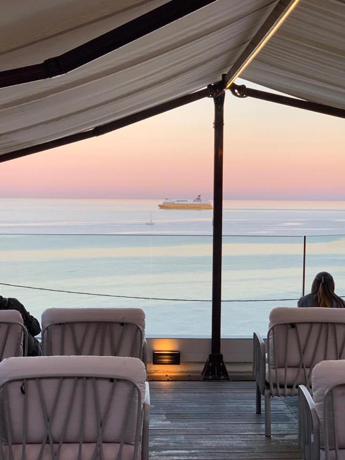 Hotel Calavita Rooftop & Spa San-Martino-di-Lota エクステリア 写真